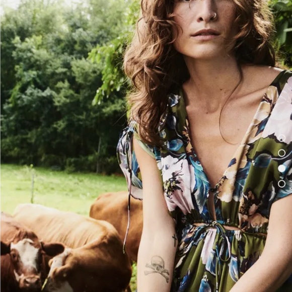 Zara Satin Floral Jumpsuit (Large) - Picture 4 of 6